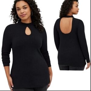 Torrid Foxy Mock Neck Keyhole Front Open Back Top in Black - Sz 5/5X
